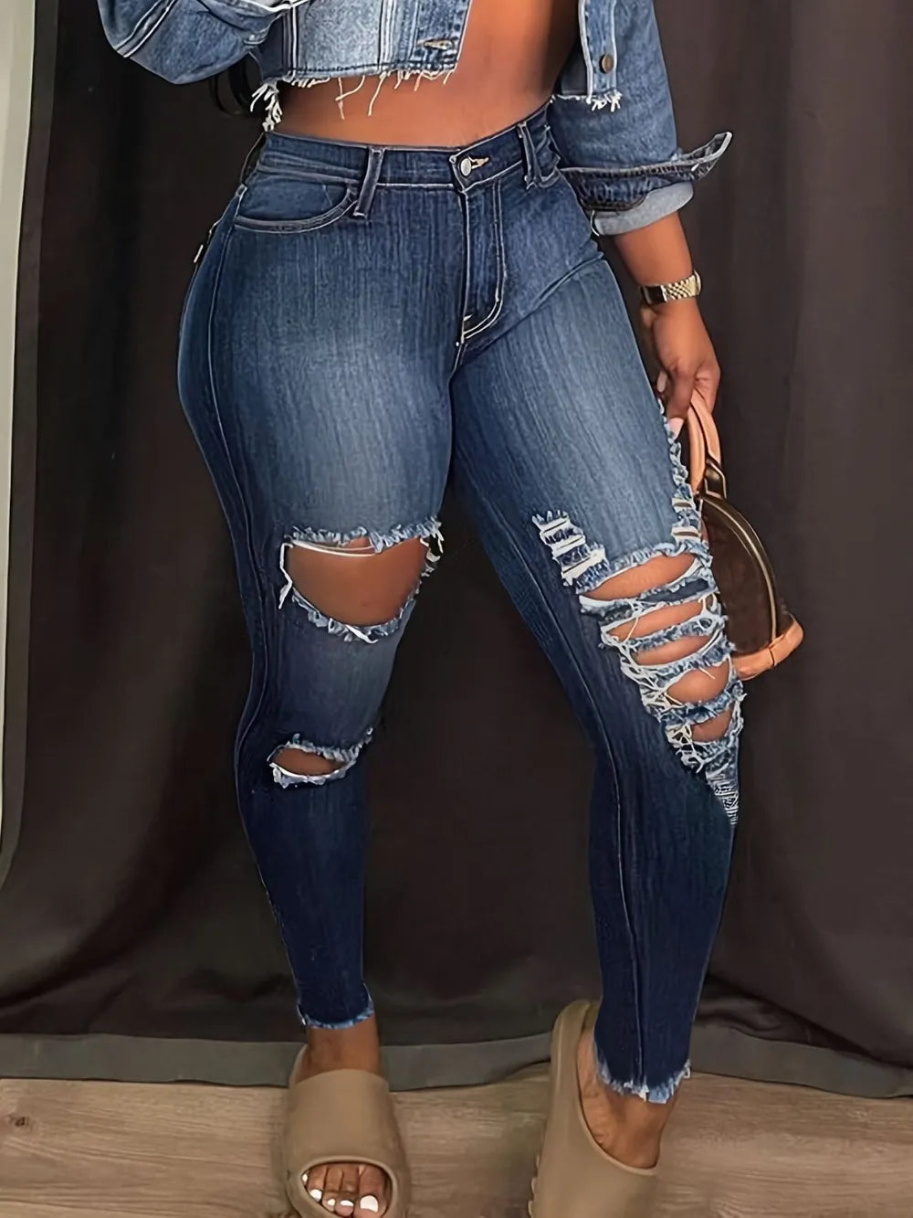 Distressed Skinny Jeans with Pockets for a Casual Look